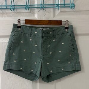 Embroidered Daisy Green Women's Shorts